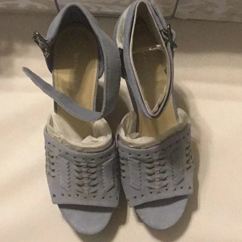 Heeled wedge sandals - Picture 1 of 4